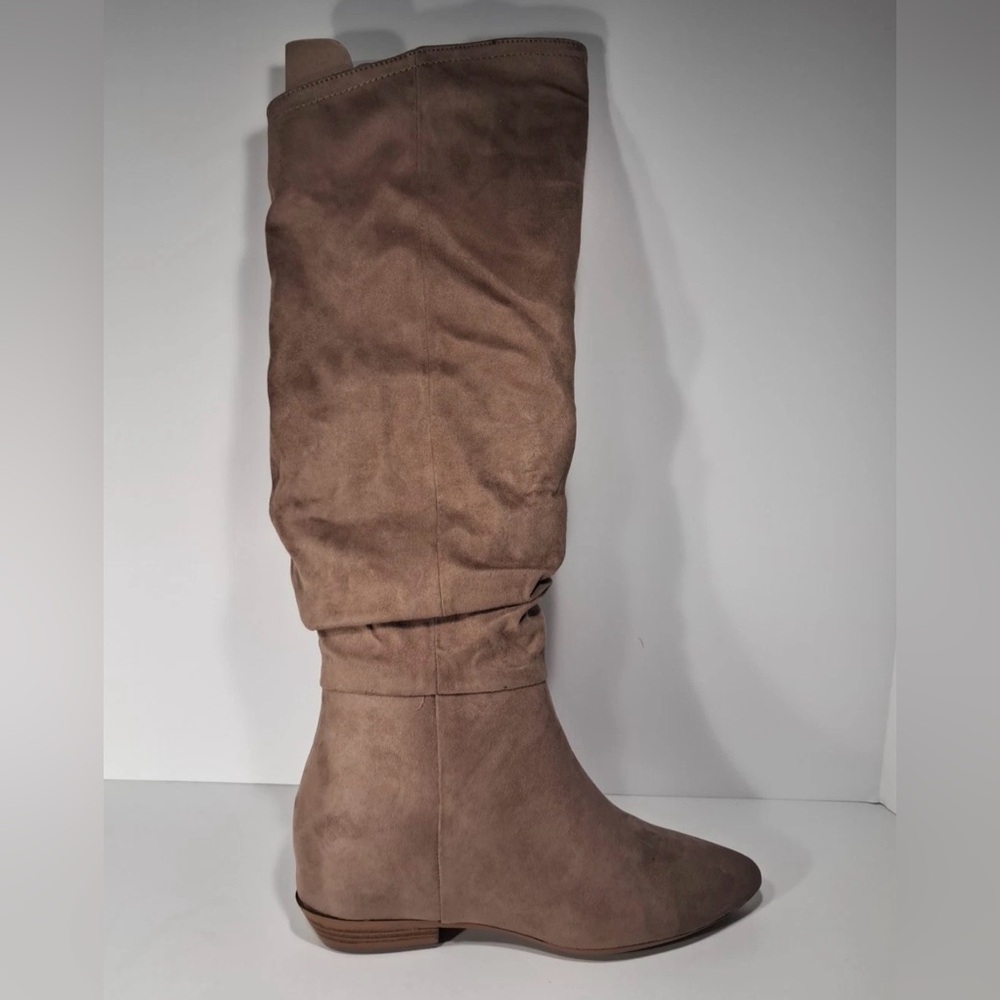 Just Fab Flat Boots pair Issey Portabella Suede light brown Size 9